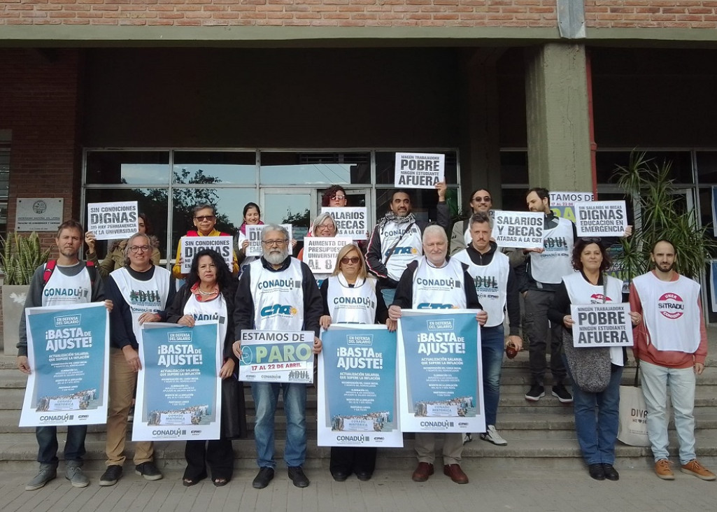 imagen Docentes de la UNCUYO paran toda la semana en reclamo de mejoras salariales