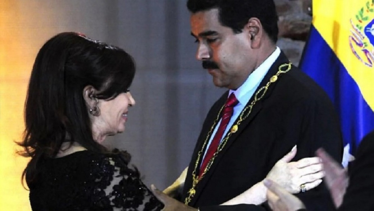 imagen Por decreto, Macri le quitó la Orden de San Martín a Maduro