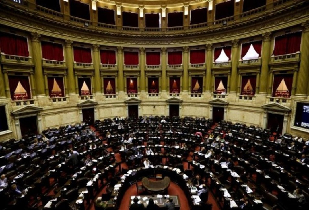 imagen Echan a los 200 "ñoquis" del Congreso y "jubilan" a mil más