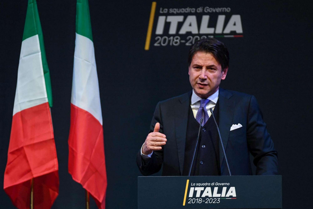 imagen Fumata blanca en Italia