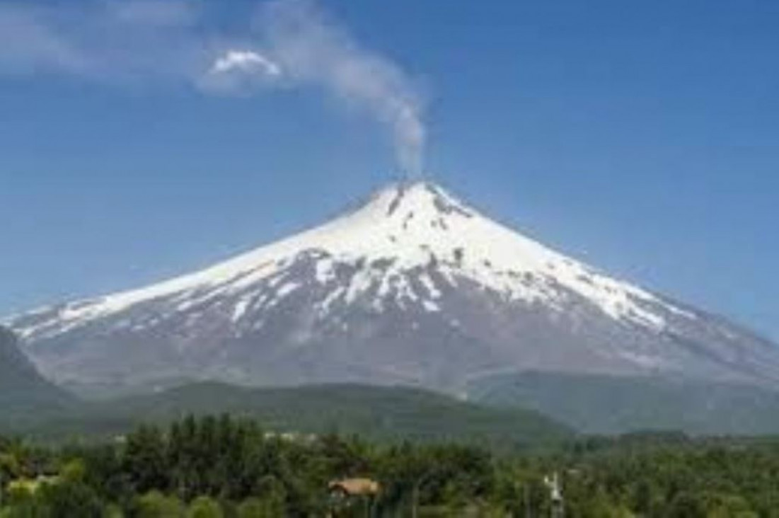imagen ¿Por qué sale humo del volcán Copahue?