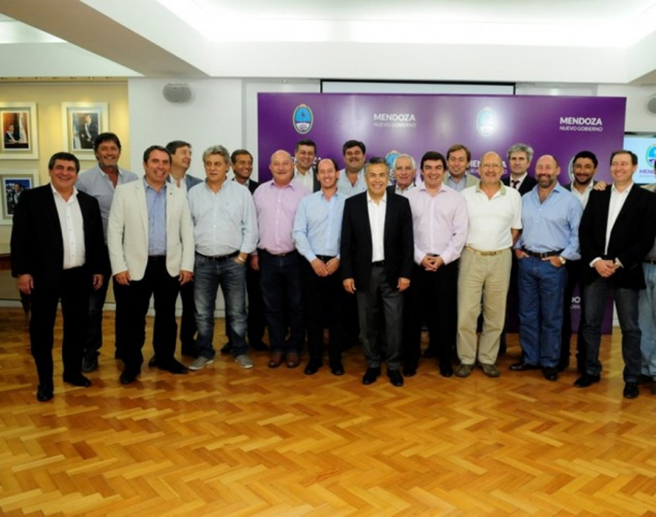 imagen Cornejo negocia sin intermediarios con los intendentes
