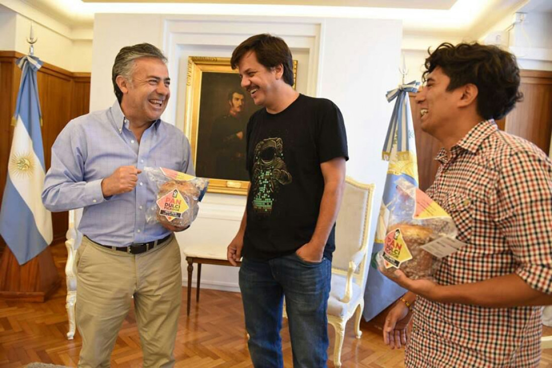 imagen Cornejo recibió el pan "dulcificador" de Unidiversidad