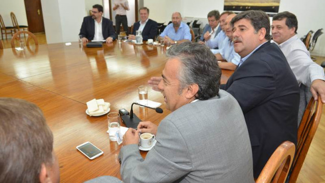 imagen Cornejo y los intendentes hablaron sobre paritarias