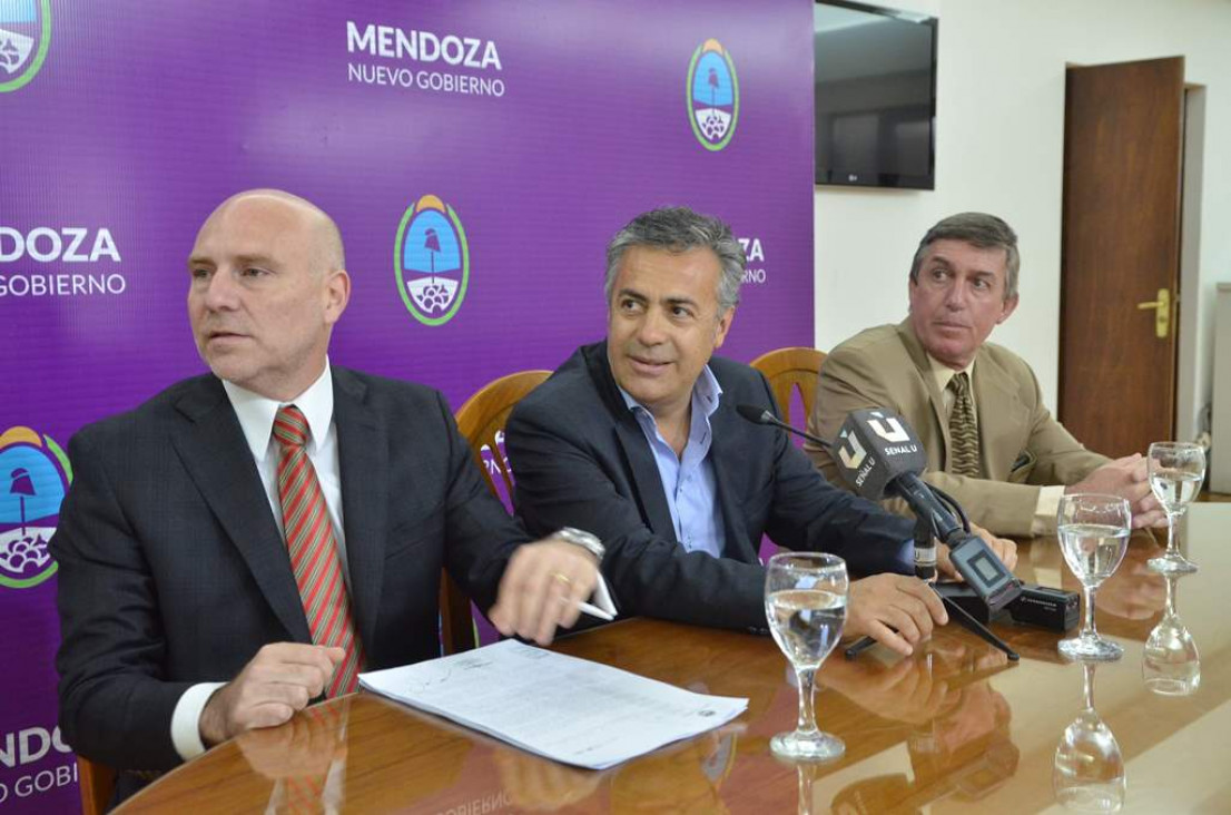 imagen Cornejo anunció la entrada al Gobierno por concurso