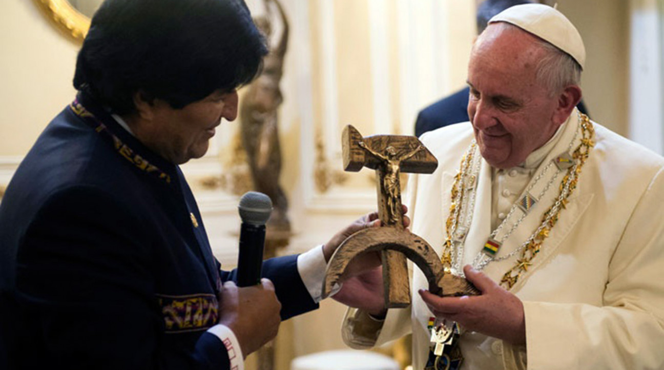 imagen El crucifijo "comunista" y el Papa antisistema