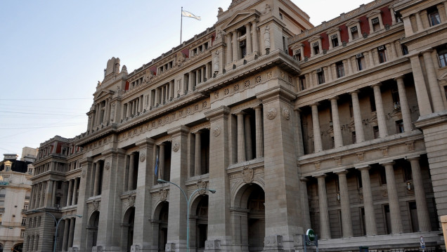 imagen Fuertes críticas a la designación de jueces por decreto