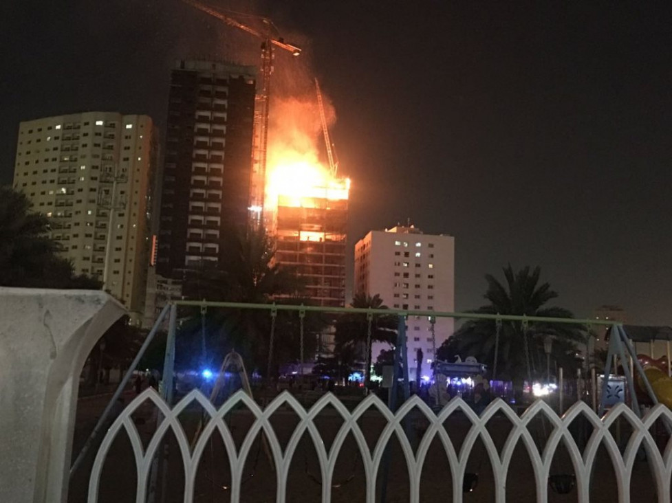 imagen Un incendio consumió varios pisos del famoso Torch Tower de Dubai 