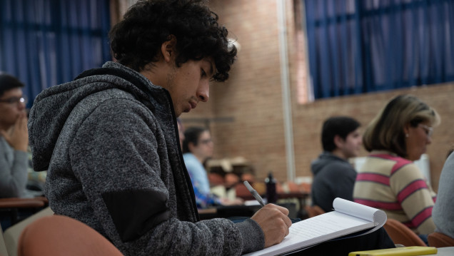 imagen Uno de cada cinco estudiantes termina sus estudios en la secundaria para personas adultas