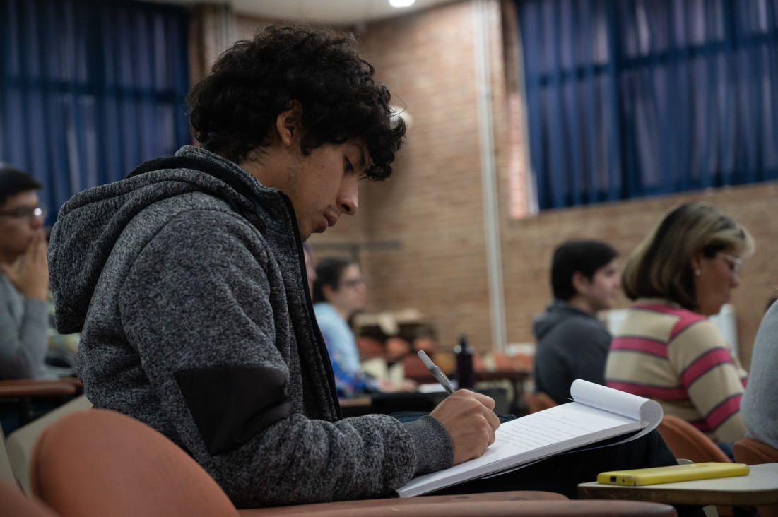 imagen Uno de cada cinco estudiantes termina sus estudios en la secundaria para personas adultas