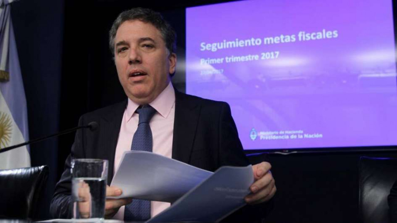 imagen Dujovne: "¿Es justo que la cerveza tenga impuestos y el vino, no?"