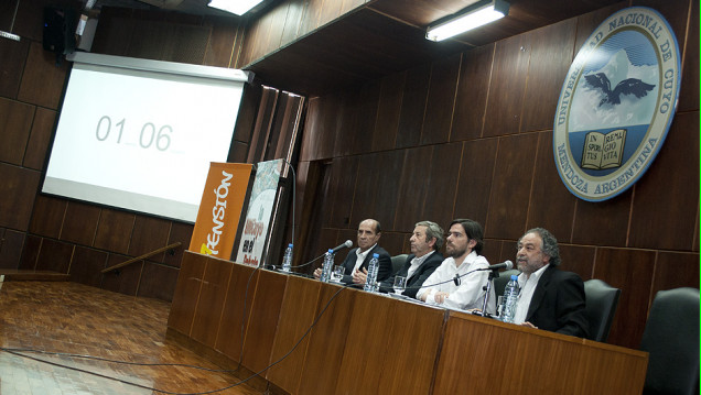 imagen Aborto, marihuana y ley de medios, la puja en el debate de candidatos de la Uncuyo