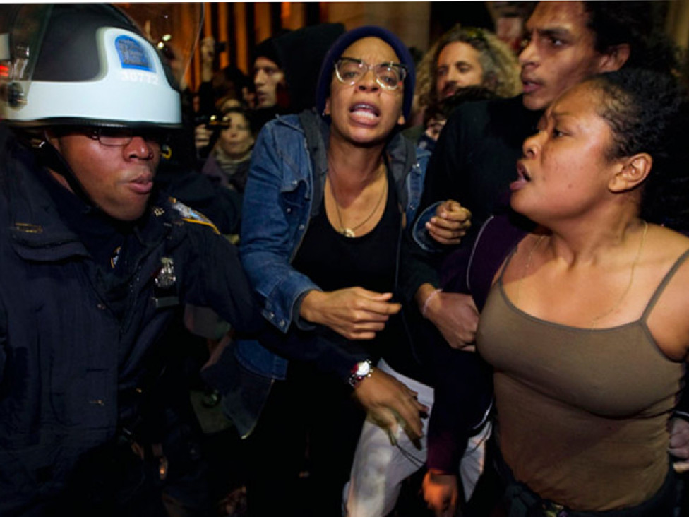 imagen La policía de Nueva York inició el desalojo del movimiento "Ocupa Wall Street"