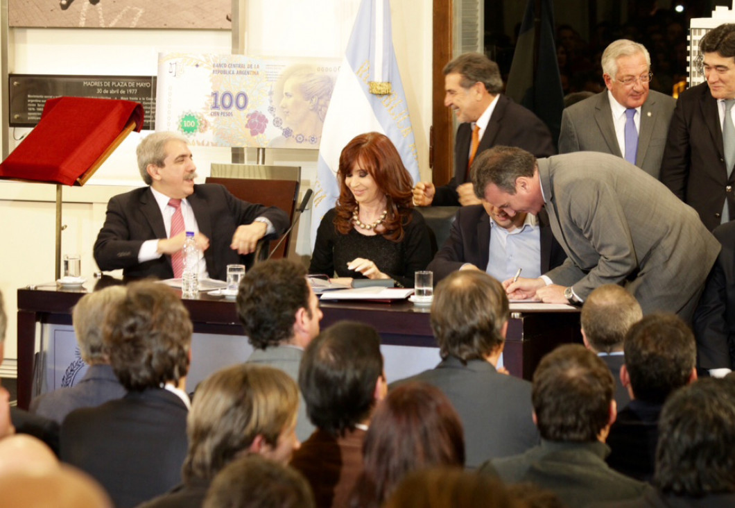 imagen Pérez firmó una nueva prórroga del Programa de Desendeudamiento Provincial