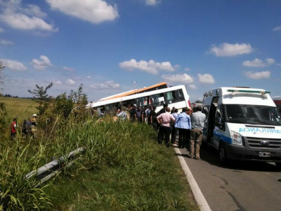 imagen Al menos 13 muertos tras un choque de micros en Santa Fe