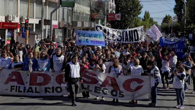 imagen Gobierno y docentes de Santa Cruz, citados en la Casa Rosada