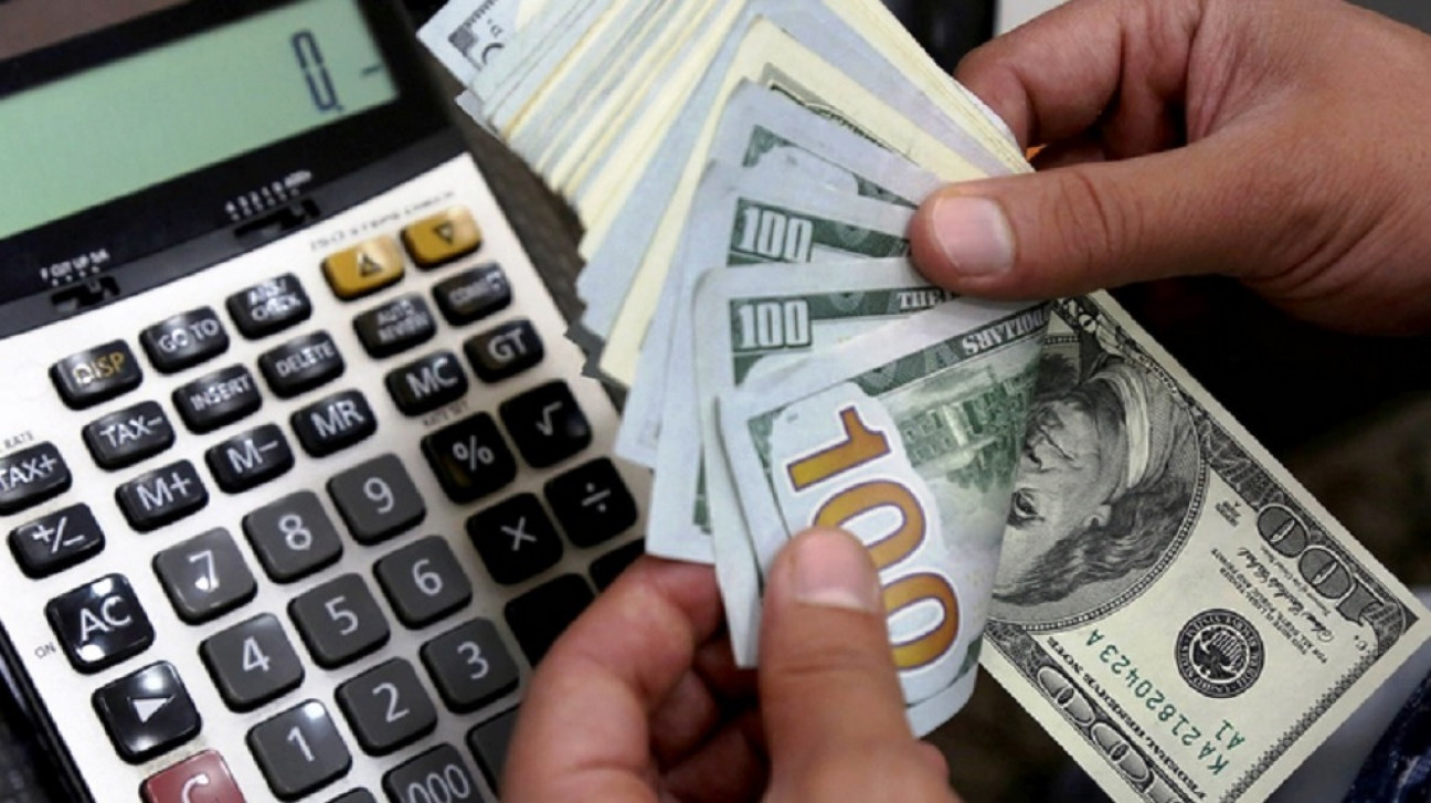 imagen El dólar cayó por tercera jornada consecutiva y cerró a $ 38 