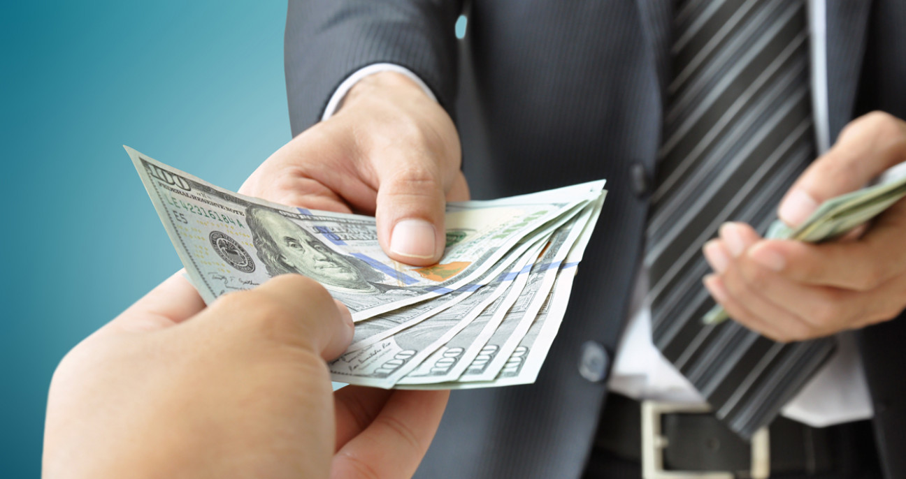 imagen Nuevo récord del dólar: se dispara 10 centavos y roza los $ 18