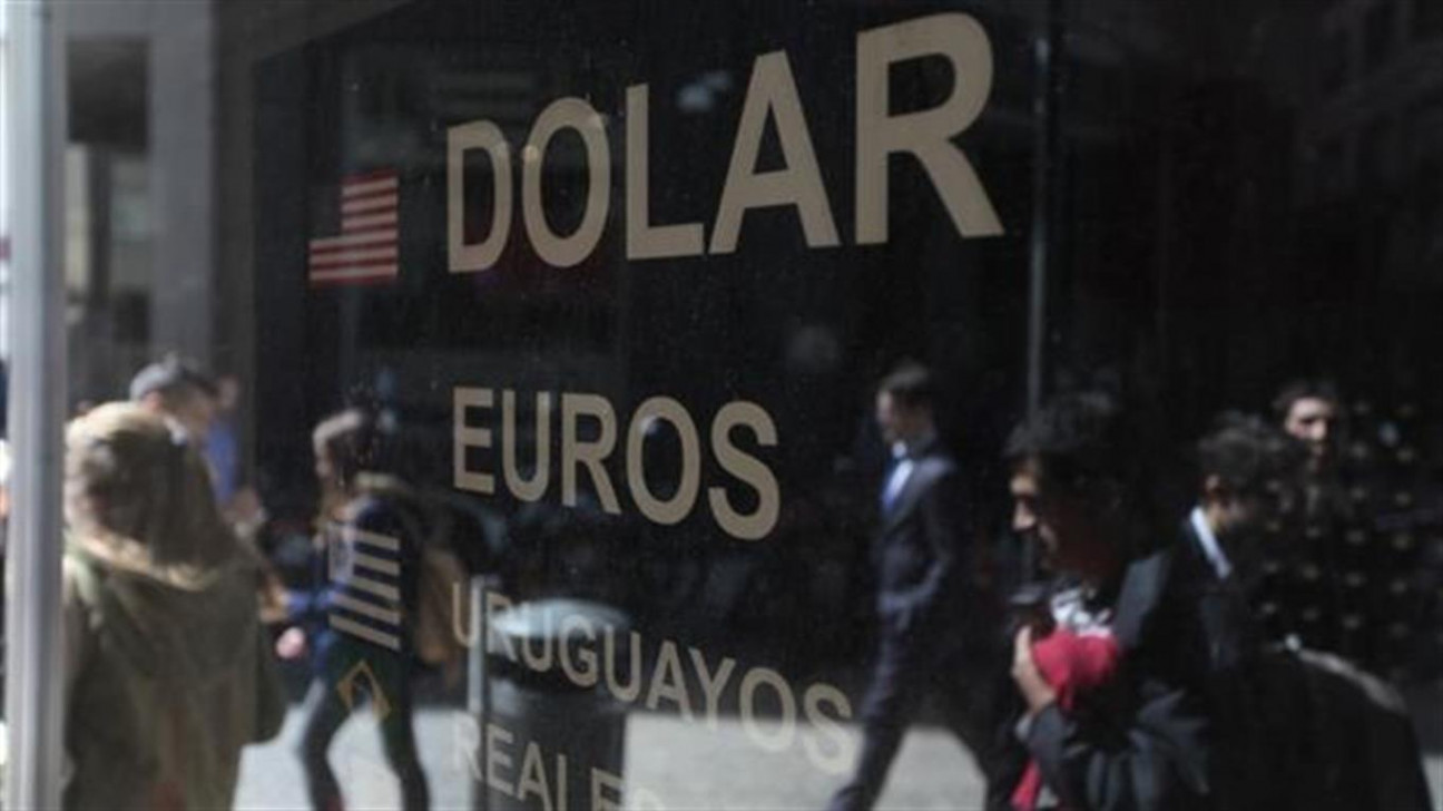 imagen El dólar cotizó debajo de $18, en la última rueda antes de las PASO