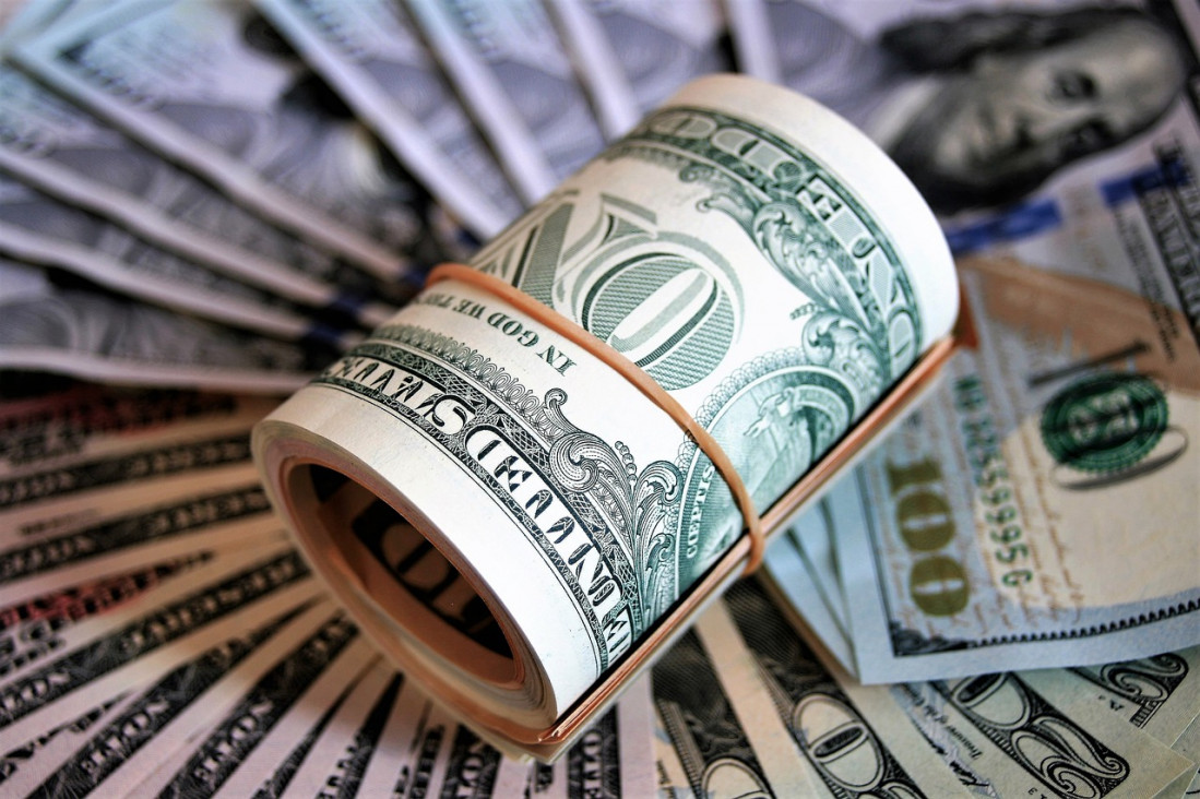 imagen El dólar pega un salto de 37 centavos
