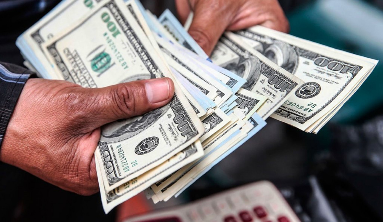imagen El dólar retrocedió 50 centavos y cerró a $38,70