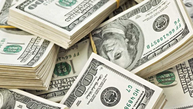 imagen Se despertó el dólar: repuntó cinco centavos y volvió a los $ 16