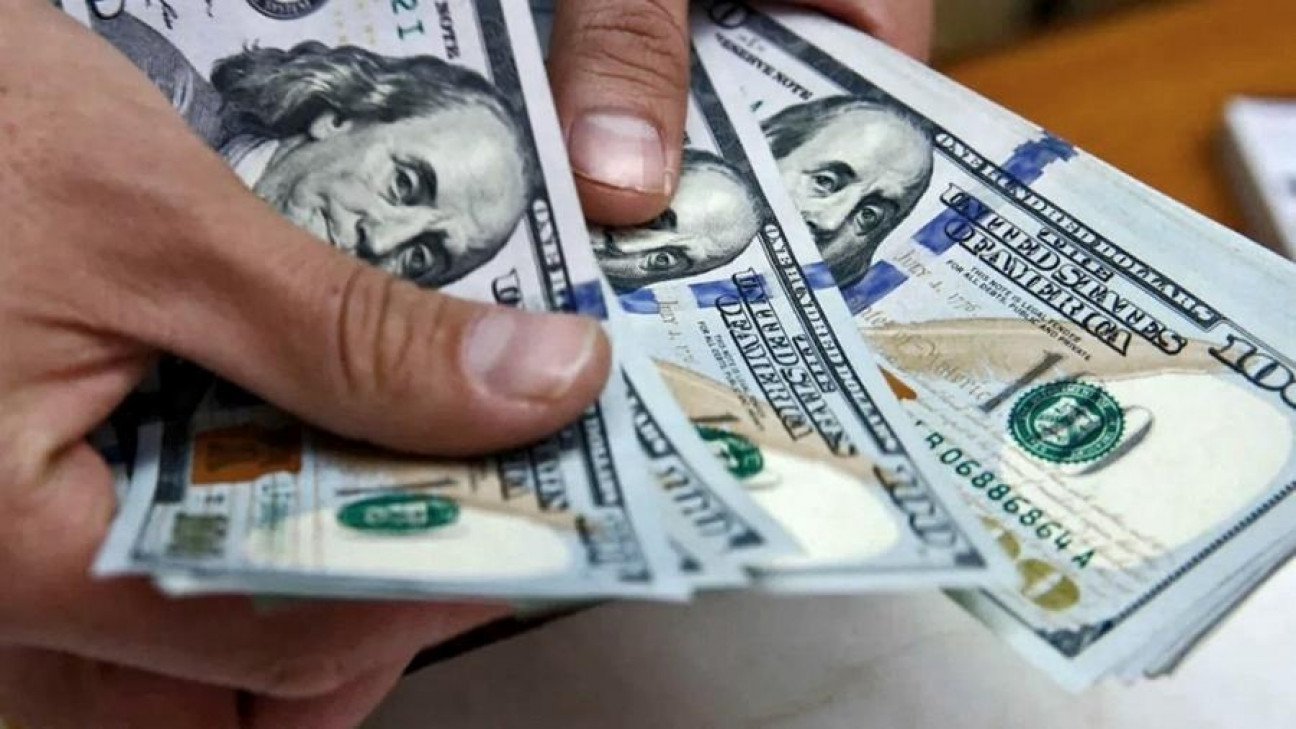imagen El dólar volvió a caer y cerró por debajo de los $43