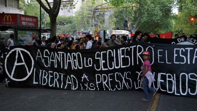 imagen Fotogalería: un centenar de mendocinos marchó por Santiago Maldonado
