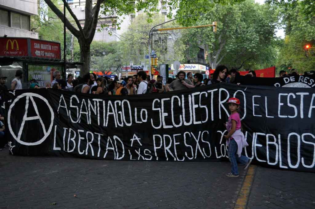 imagen Fotogalería: un centenar de mendocinos marchó por Santiago Maldonado