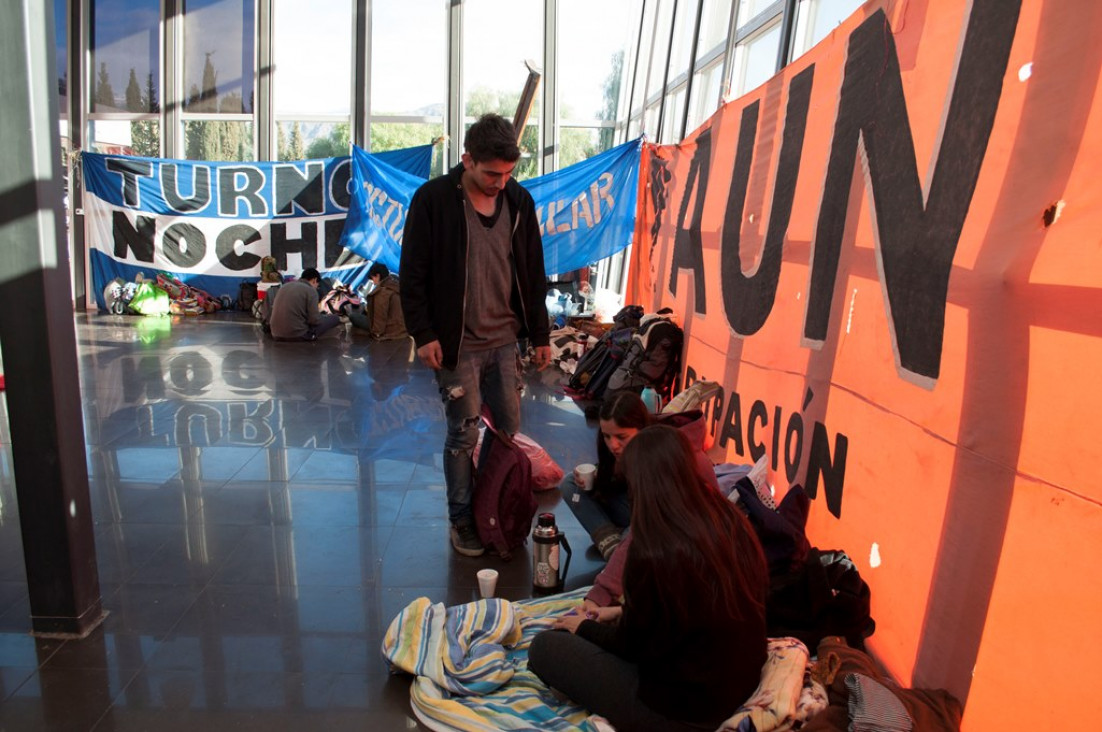 imagen Estudiantes levantaron la toma en el Rectorado de la UNCUYO