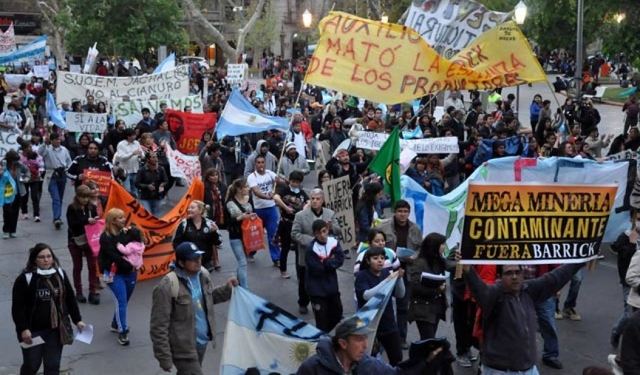 imagen Jachalleros entregaron un petitorio para que cierre la Barrick