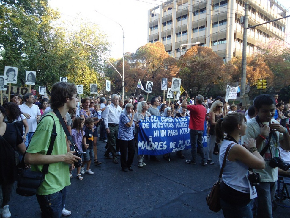 imagen Miles de personas conmemoraron el 24 de marzo por las calles de Mendoza