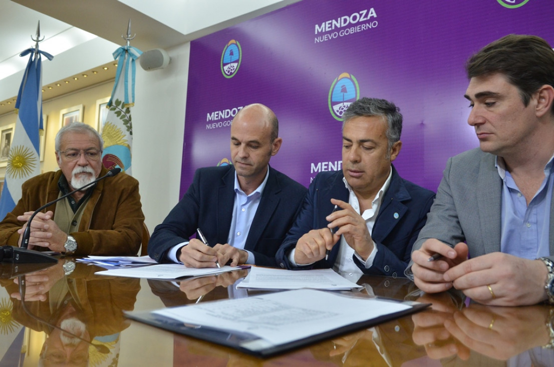 imagen Cornejo presentó un millonario plan de obras viales