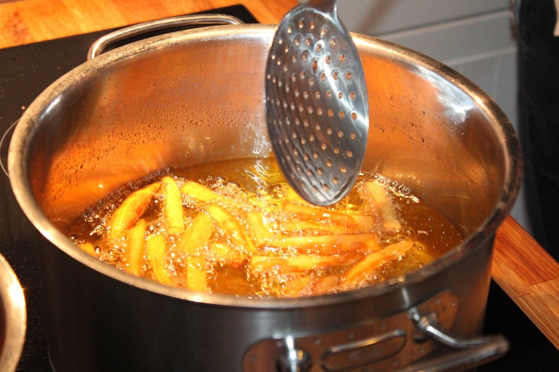 imagen La mitad de las personas en Argentina que cocinan frituras no separan su residuo