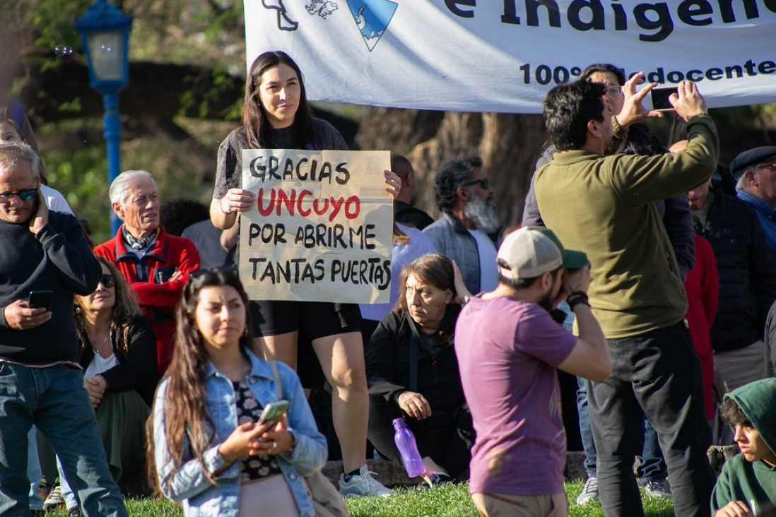 imagen Un mundo de consignas y banderas: las fotos que dejó la segunda marcha universitaria 