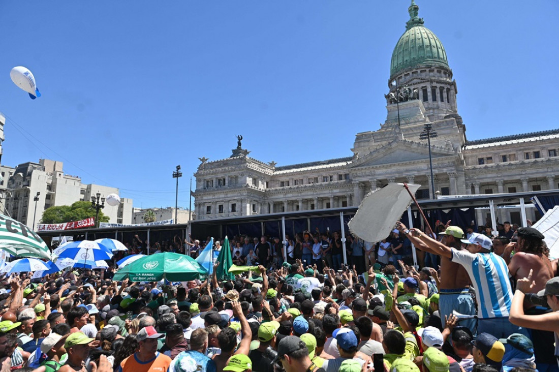 imagen Gremios y movimientos sindicales marcharon en todo el país contra el DNU y el proyecto de ley ómnibus