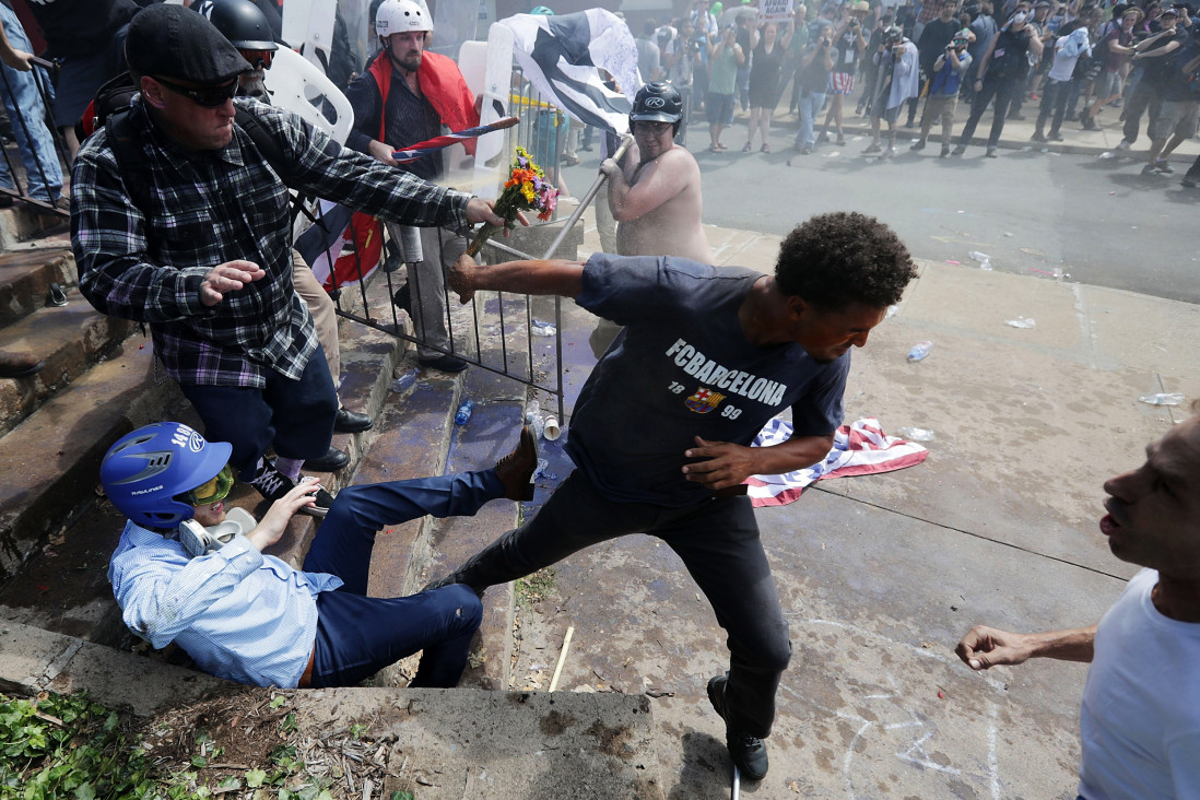 imagen Condenan "el odio y el fanatismo" de neonazis de Charlottesville