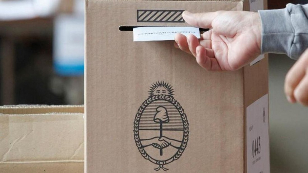 imagen Quiénes son las y los precandidatos para las PASO en las comunas que adelantaron sus elecciones