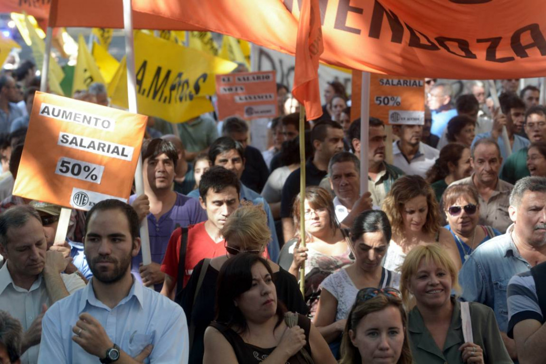 imagen Paritarias: sindicatos analizan pedir hasta 50% de aumento