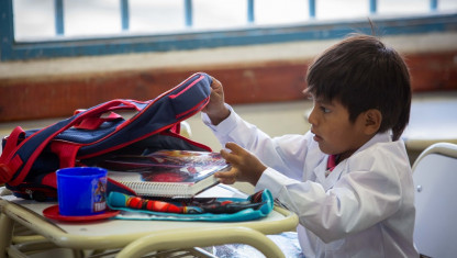 imagen La educación primaria es universal y disminuye la asistencia a la secundaria