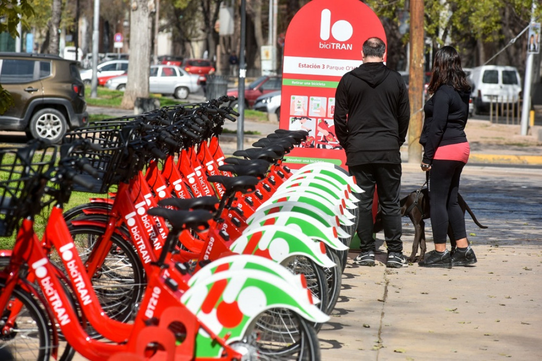 imagen Ya funciona BiciTran en Mendoza: cómo usar el servicio de bicicletas públicas