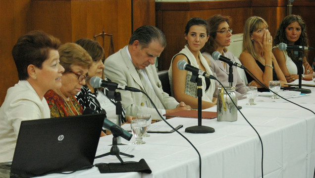 imagen Mujeres que buscan y mujeres que imparten justicia