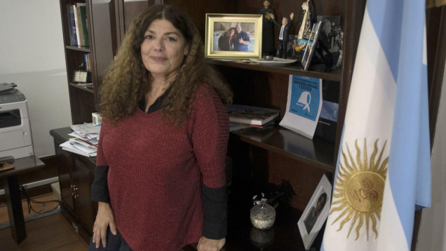 imagen Las mujeres llaman más a la línea de adicciones, pero piden por varones