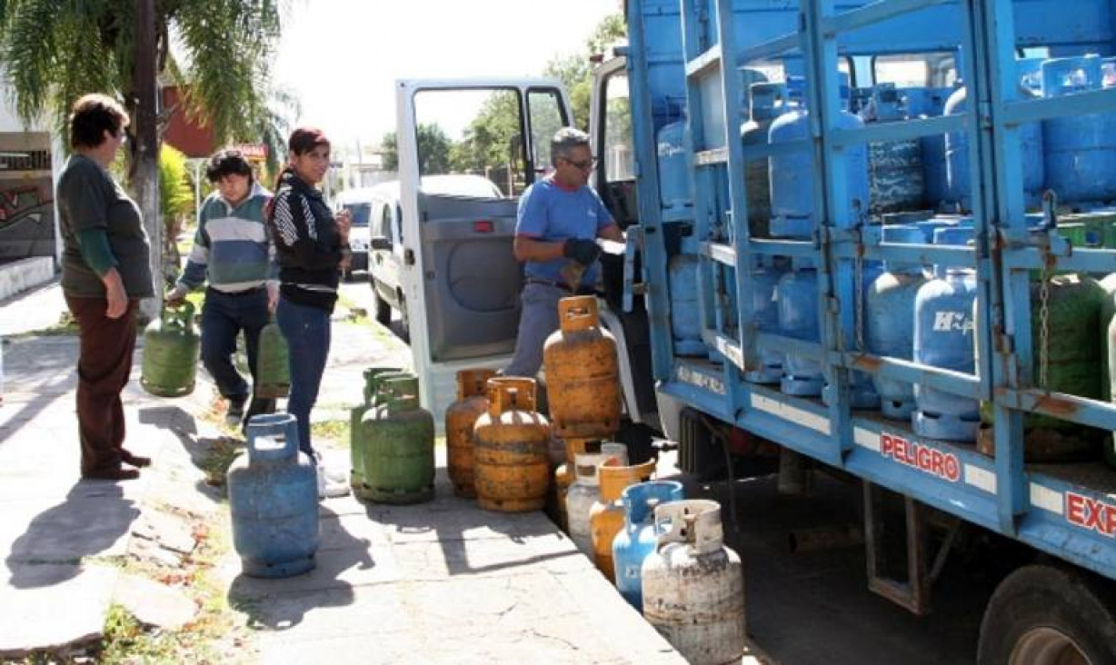 imagen La UCR quiere que se declaren a las garrafas de gas como "servicio público"