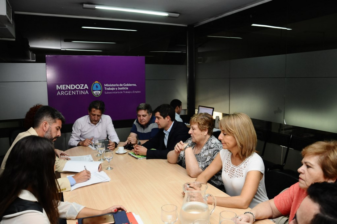imagen El Gobierno busca cambiar cláusula gatillo por cláusula compromiso