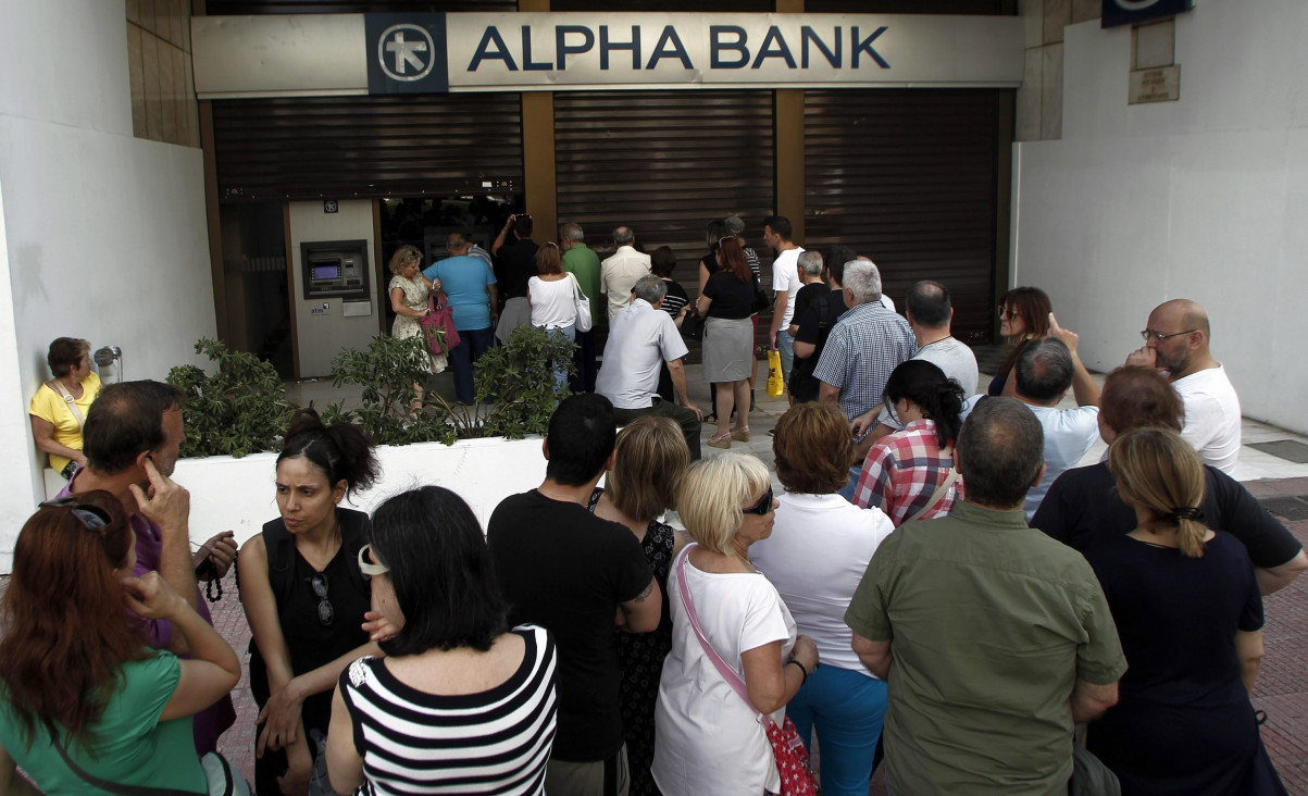 imagen Grecia, a un paso de abandonar el "corralito"