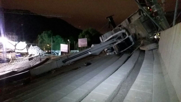 imagen Cayó una parrilla de luces y una grúa en el teatro griego