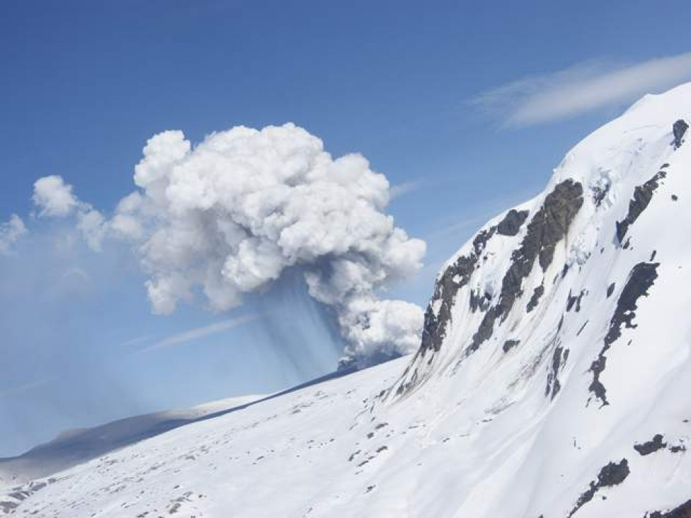 imagen Alerta roja por actividad del volcán chileno Hudson