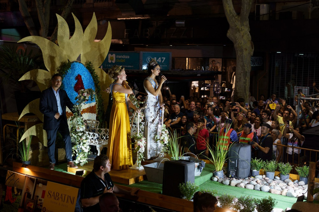 imagen Pasó la Vía Blanca, entre el color del desfile y un Palco Oficial con presencia nacional