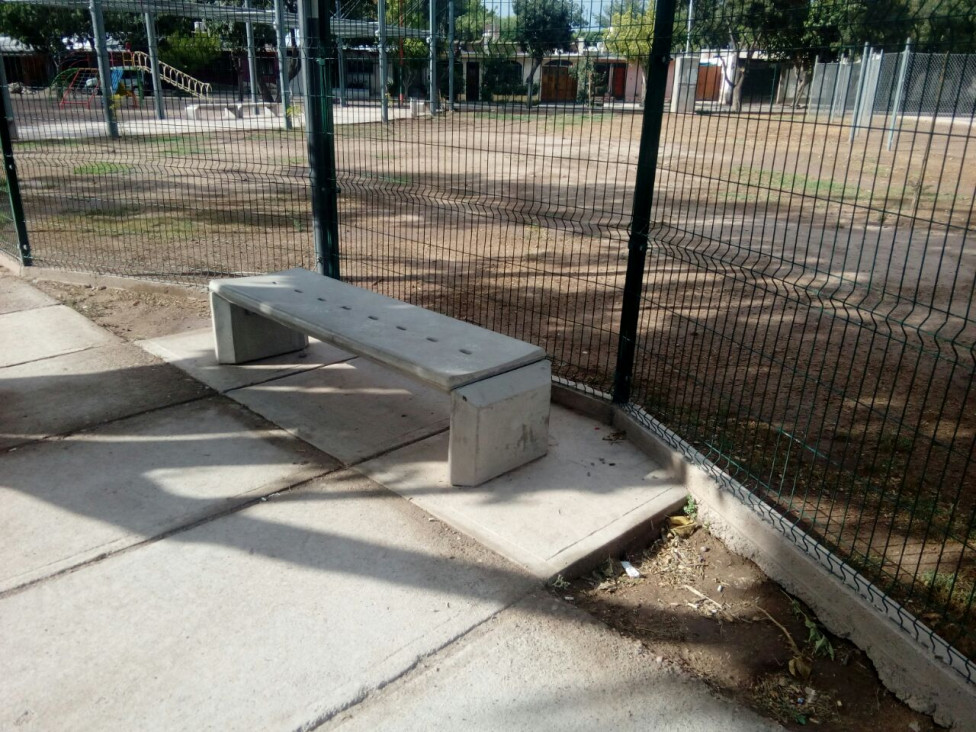 imagen Por inseguridad y vandalismo, Guaymallén enreja sus plazas